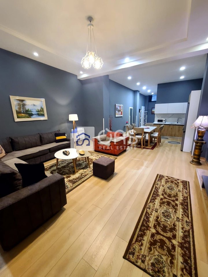 Jepet me qira apartamenti 1+1 Te Liqeni i Thate