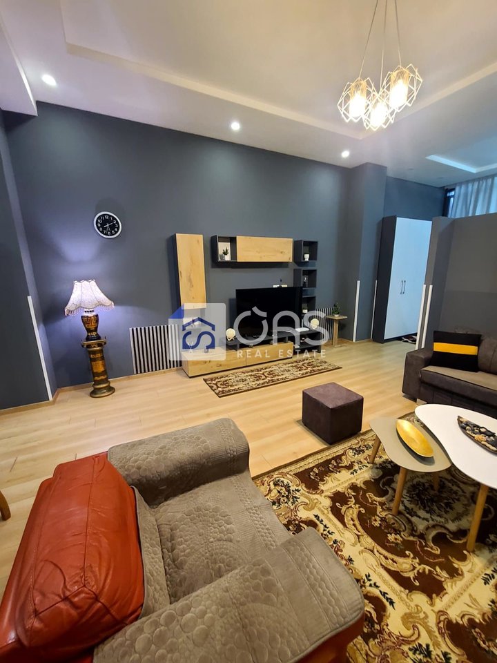 Jepet me qira apartamenti 1+1 Te Liqeni i Thate