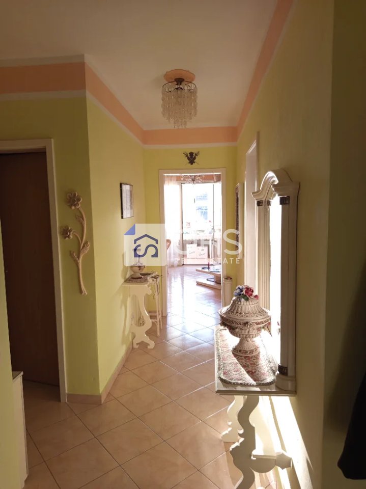 Shitet APARTAMENT 2+1+2 DURRES (CURRILA)