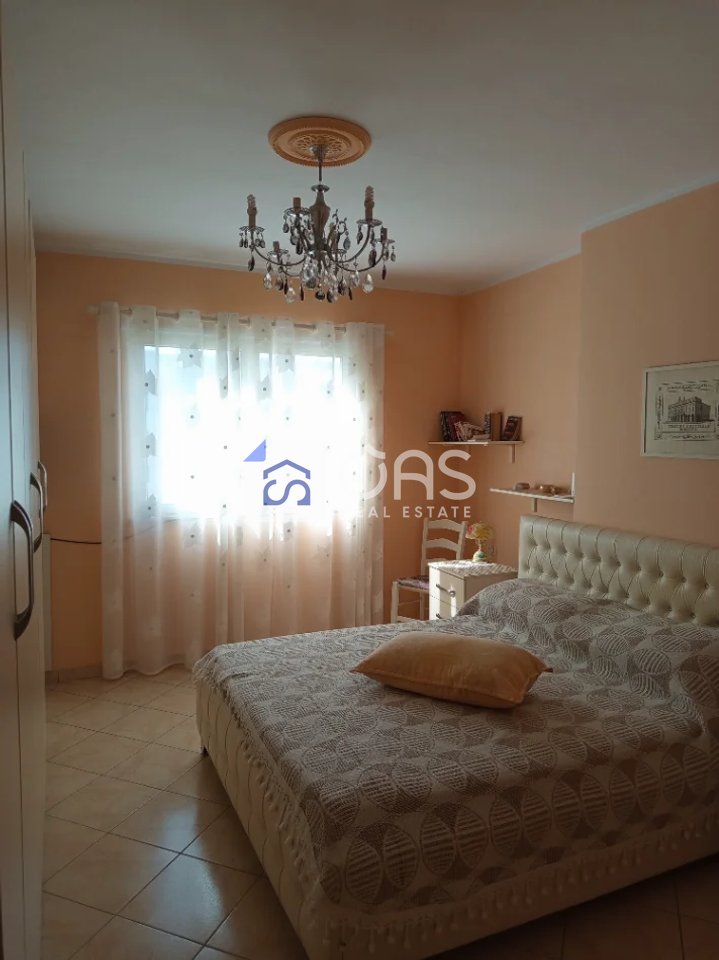 Shitet APARTAMENT 2+1+2 DURRES (CURRILA)