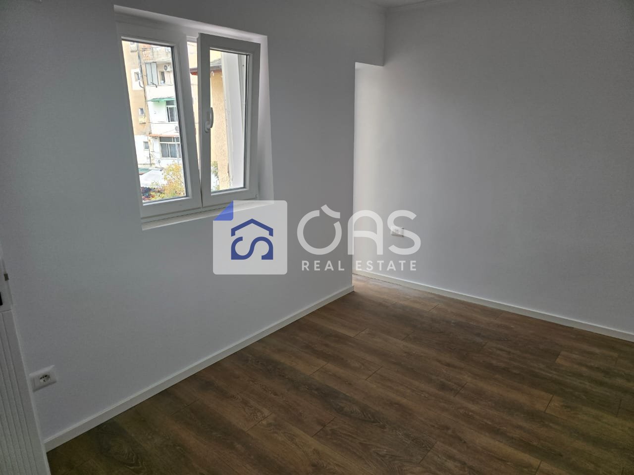 Shitet apartament 1+1 tek Ish tregu Elektrik