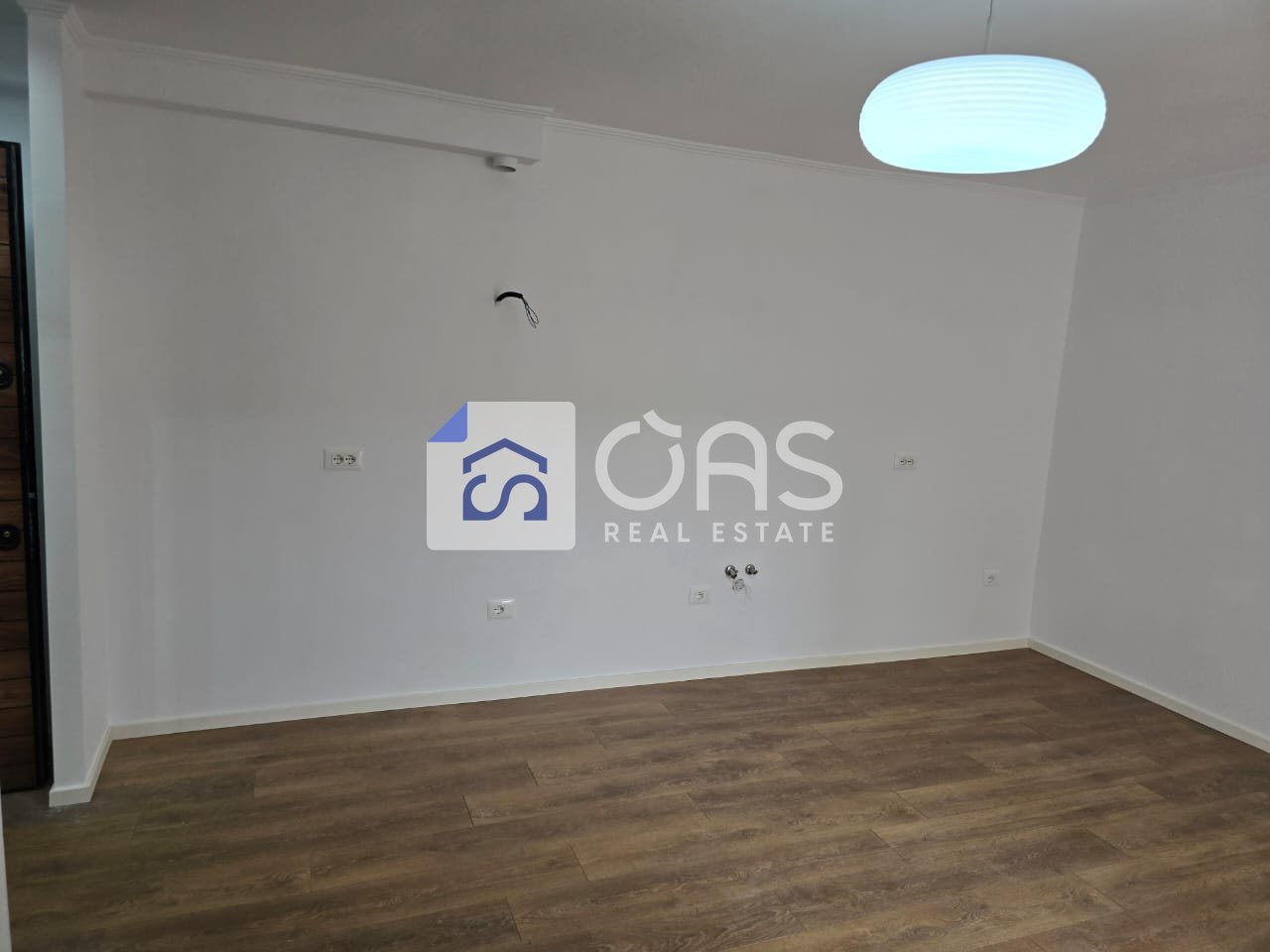 Shitet apartament 1+1 tek Ish tregu Elektrik