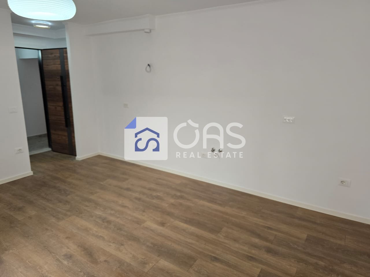 Shitet apartament 1+1 tek Ish tregu Elektrik