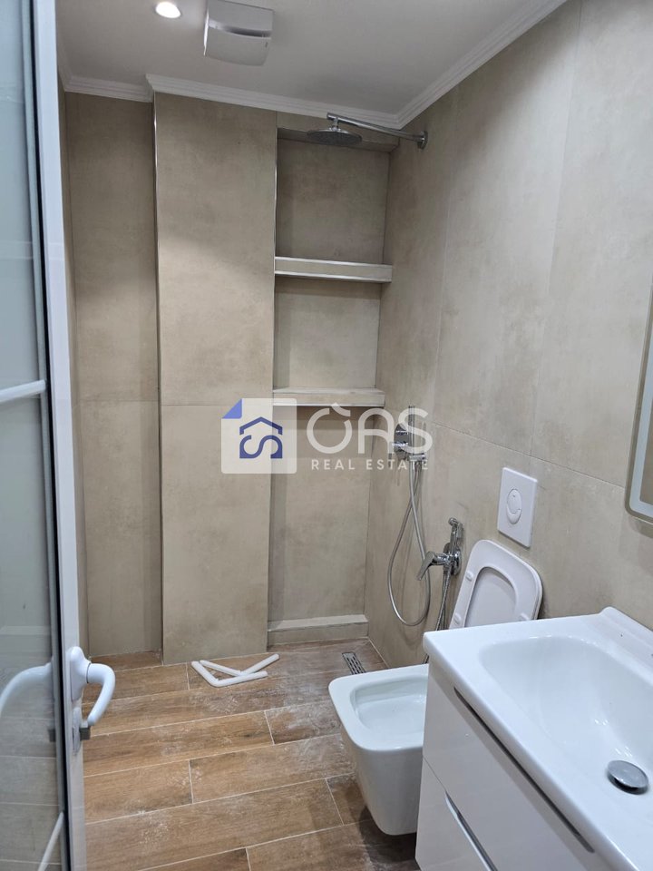 Shitet apartament 1+1 tek Ish tregu Elektrik