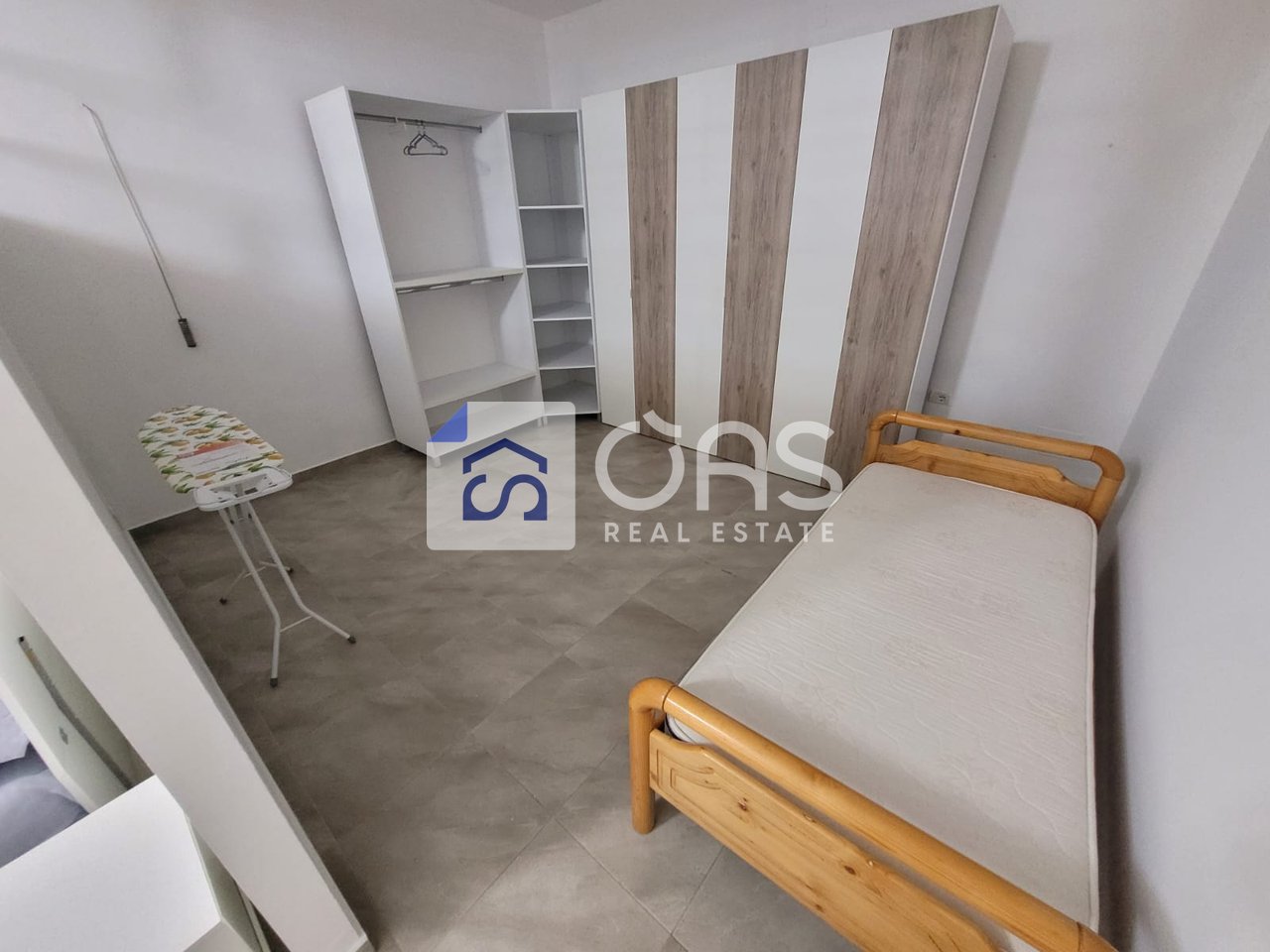 Jepet apartament me qera 2+1 tek Pazari i Ri