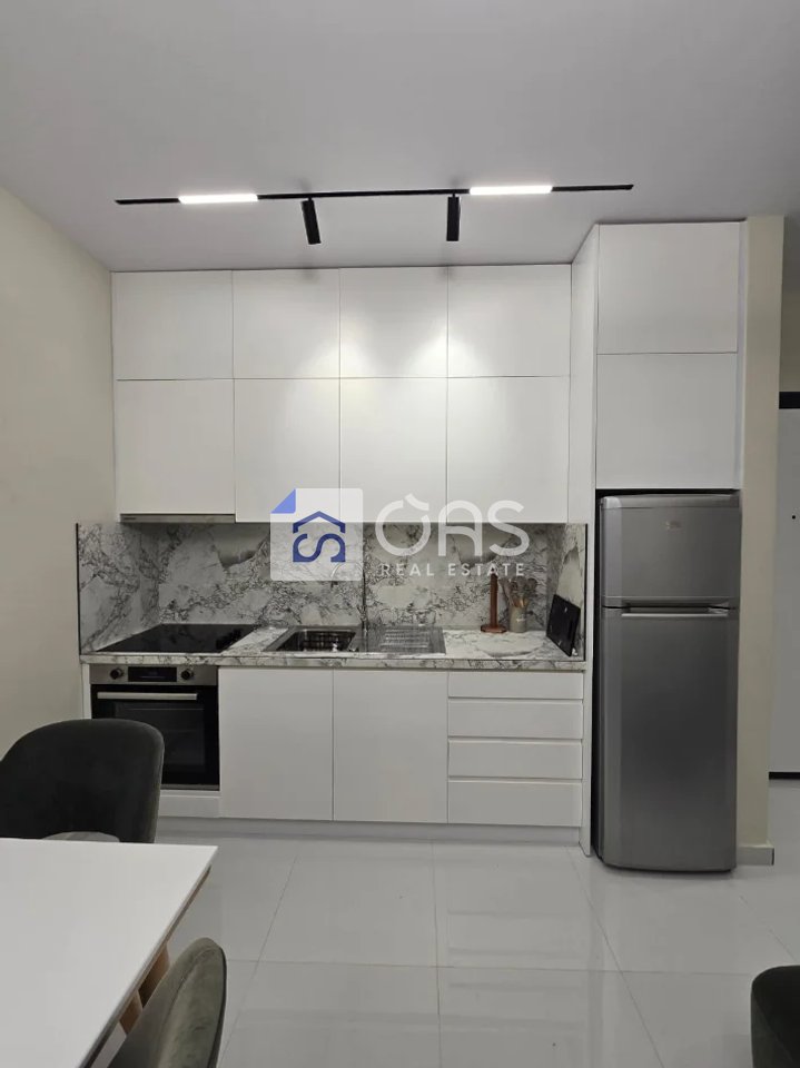 Jepet me qera apartament 1+1 Te Univers City