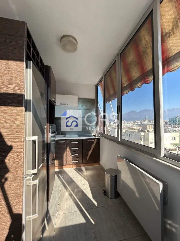 Affittasi appartamento 1+1 presso la Komuna e Parisit.