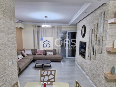 Vendesi appartamento 3+1+2 a Xhamllik