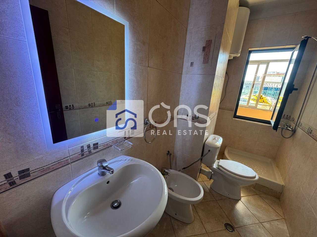 Jepet apartament me qera 1+1 Ish Stacioni Trenit