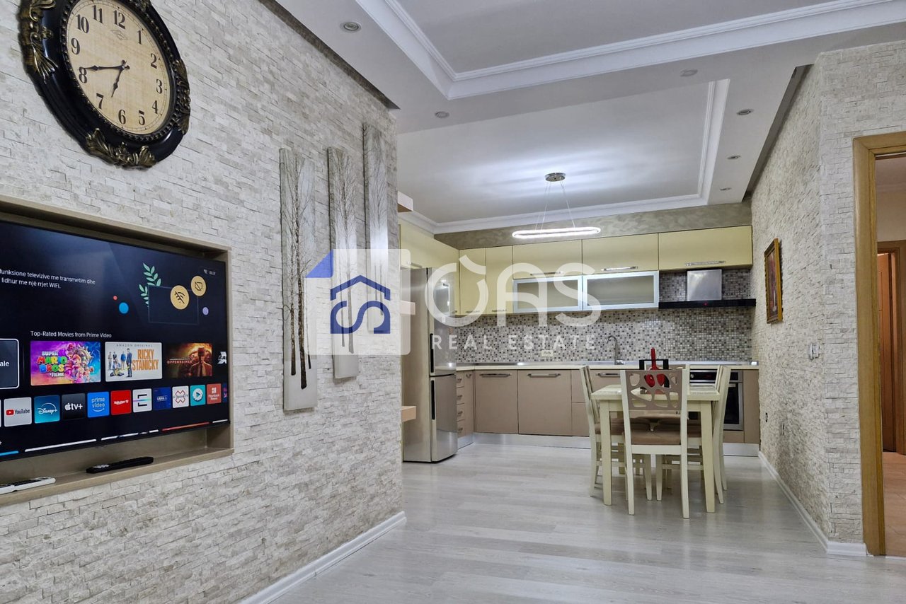 Vendesi appartamento 3+1+2 a Xhamllik