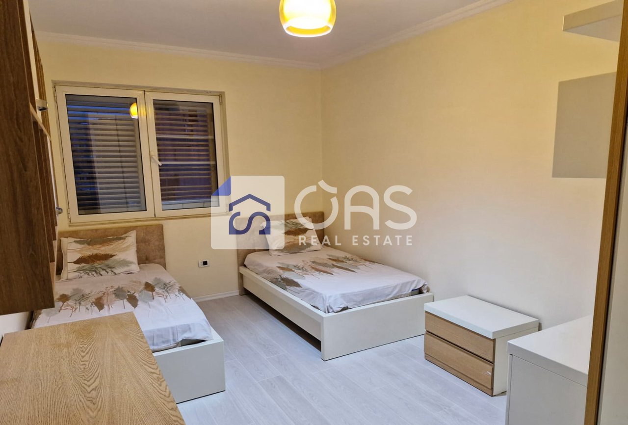 Vendesi appartamento 3+1+2 a Xhamllik