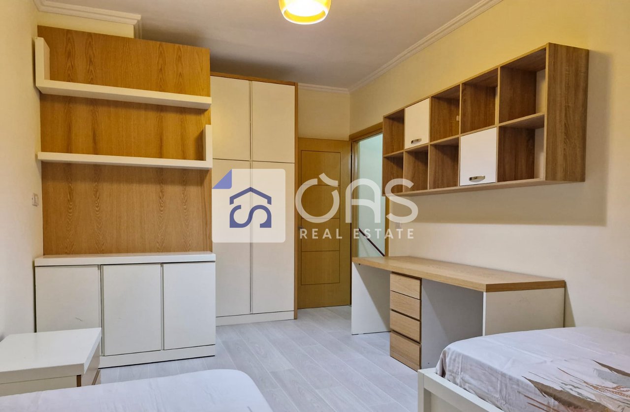 Vendesi appartamento 3+1+2 a Xhamllik