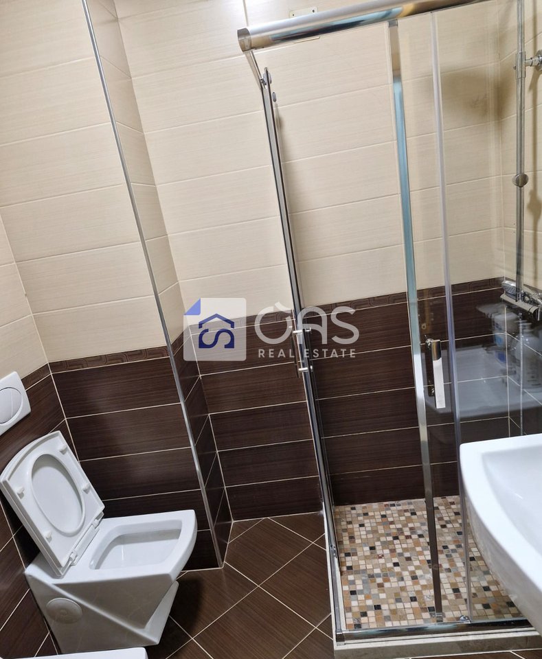 Vendesi appartamento 3+1+2 a Xhamllik