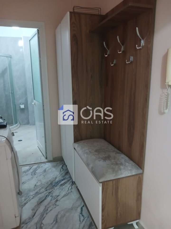 Jepet apartament me qera 1+1 selvia