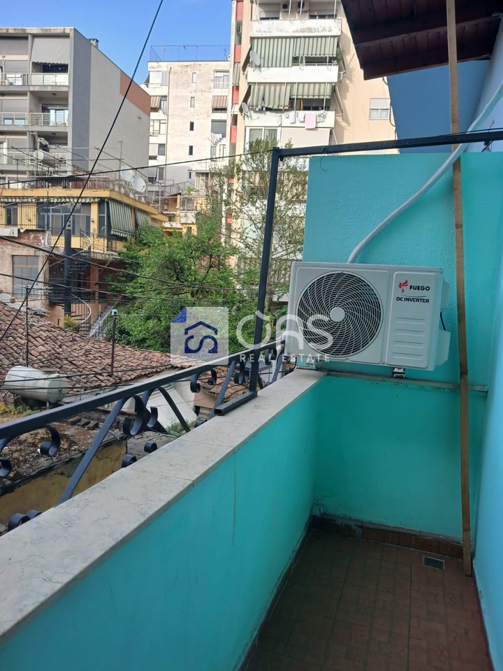 Jepet apartament me qera 1+1 selvia