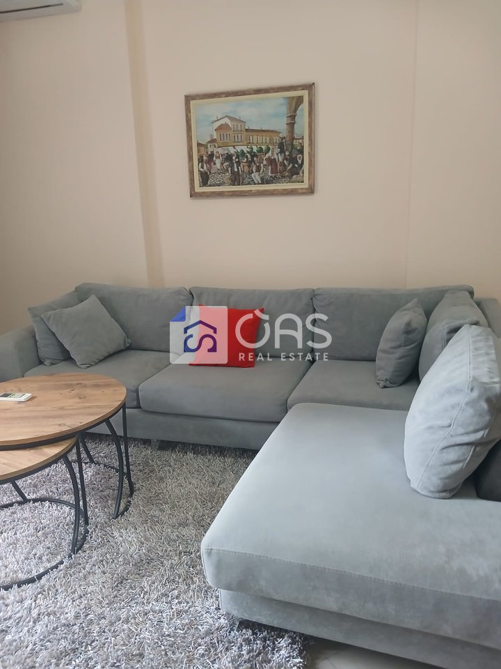 Jepet apartament me qera 1+1 selvia