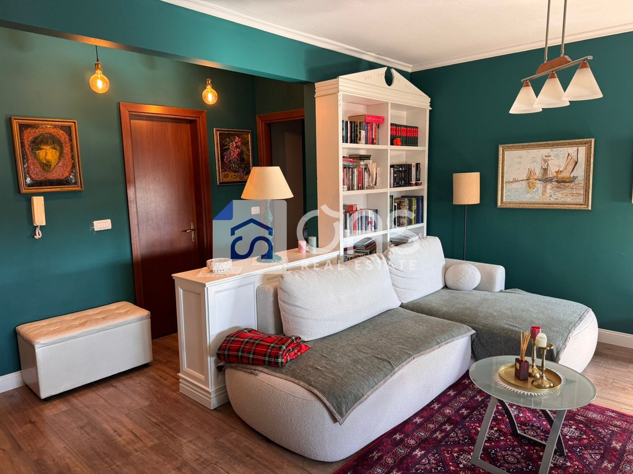 Jepet APARTAMENT me qera 2+1 Rr Kavajes