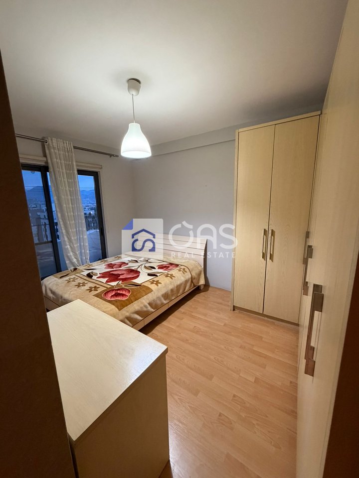 Jepet apartament me qera 2+1 Stacioni Trenit