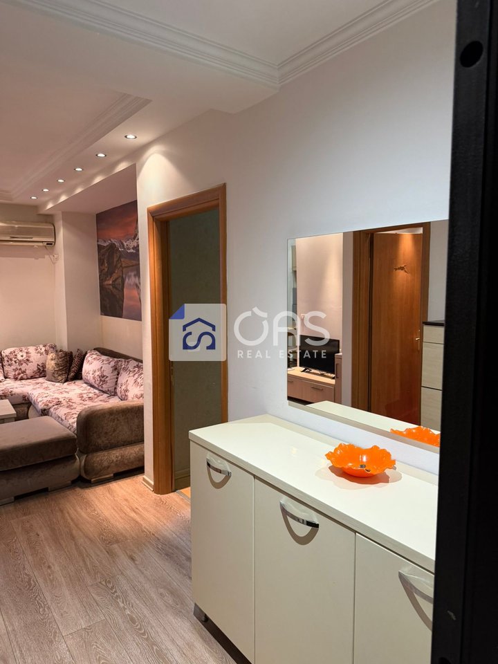 Jepet apartament me qera 2+1 Stacioni Trenit