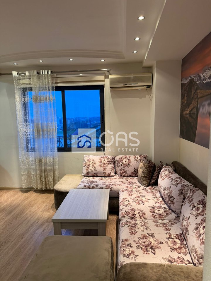 Jepet apartament me qera 2+1 Stacioni Trenit