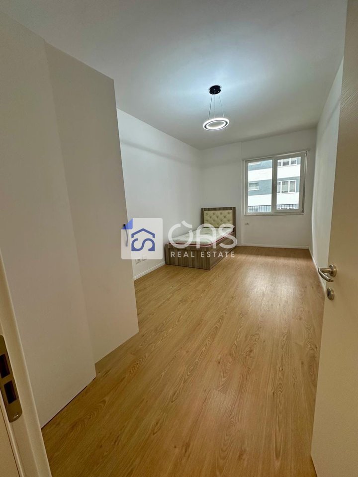 Jepet apartament 2+1 me qera Te Univers City