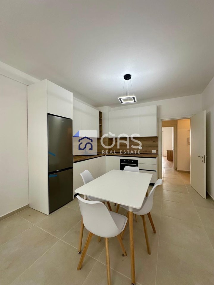 Jepet apartament 2+1 me qera Te Univers City