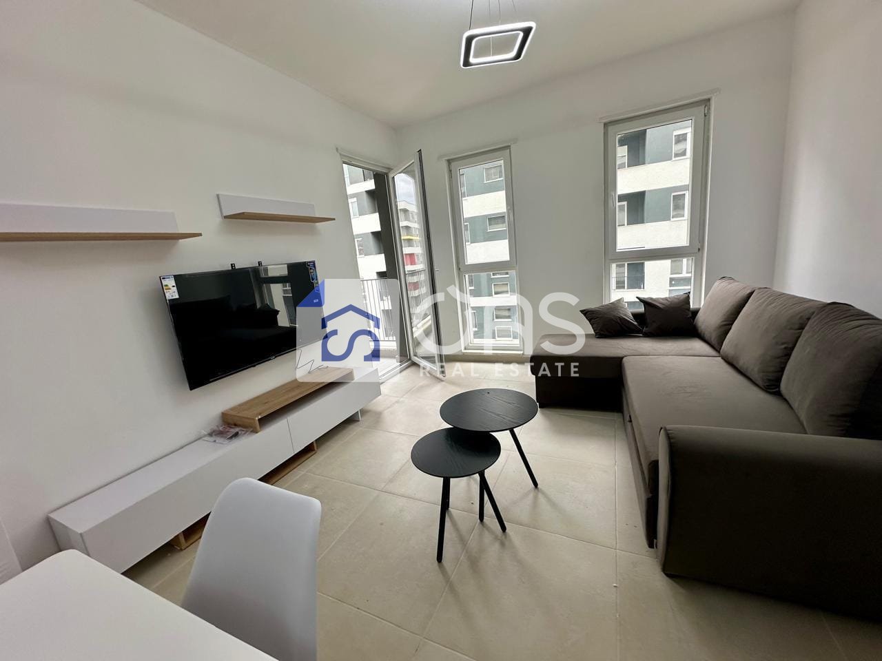 Jepet apartament 2+1 me qera Te Univers City