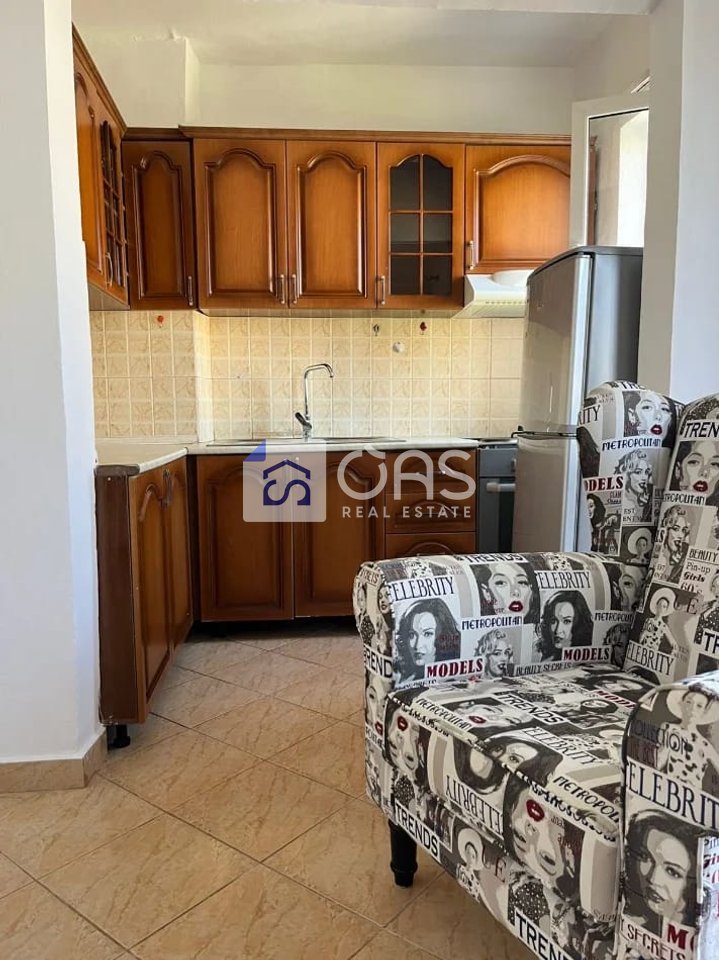 Jepet Apartament me qera 1+1 Ne Porcelan