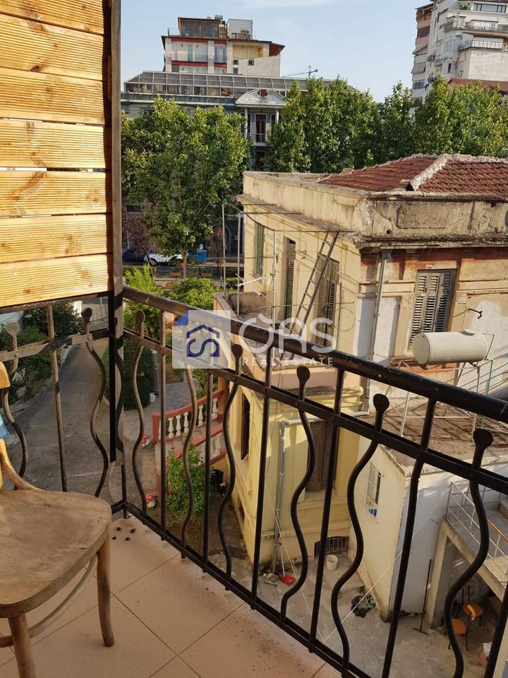 2 serre in affitto in via Durrës