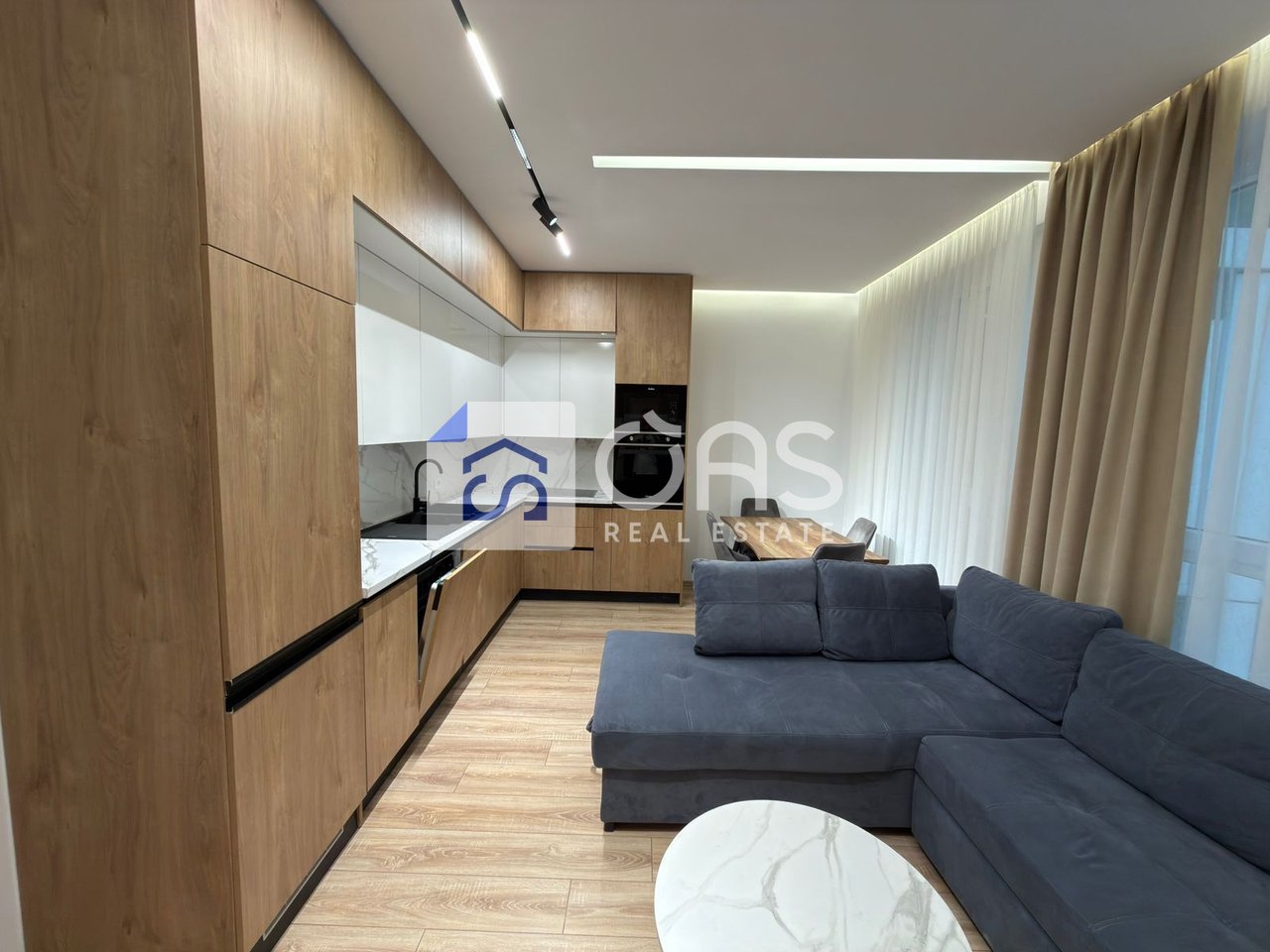 Apartment 2+1 for rent at Komuna e Parisit (Bega 007)