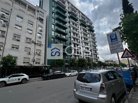 Shitet apartament 2+1 tek Komuna e Parisit (Bega 07)