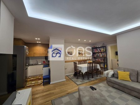 Jepet me qera apartament 3+1 tek Pazari i Ri