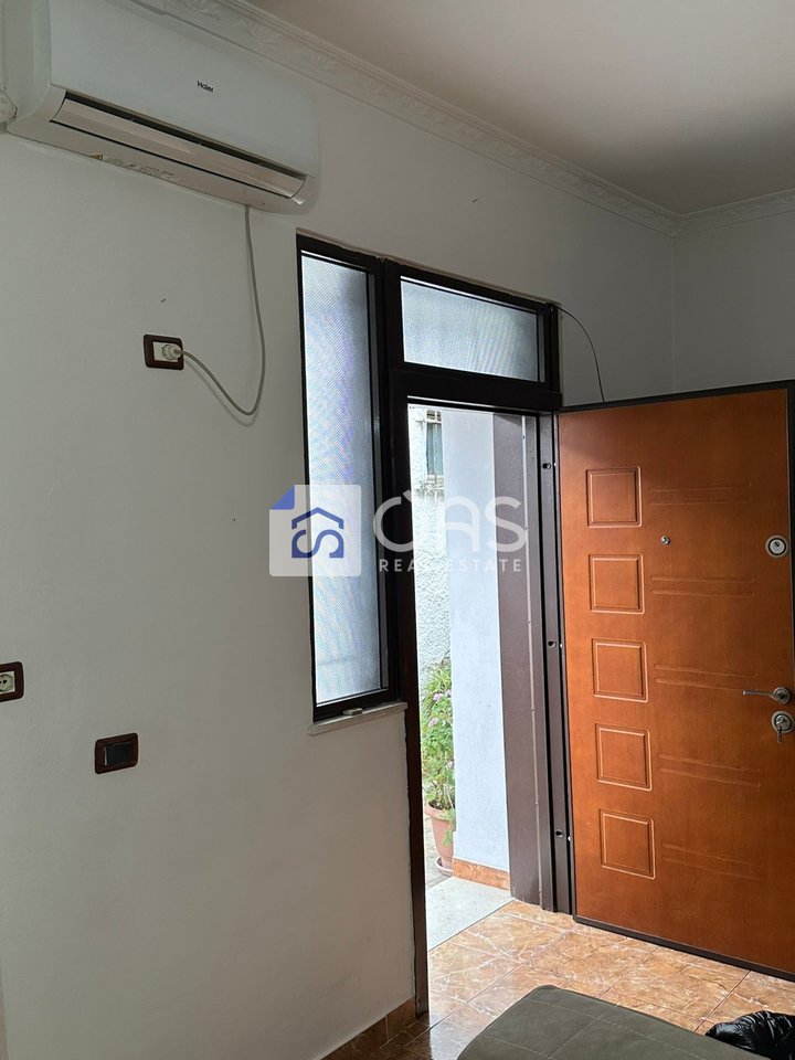 Jepet apartament me qera 1+1 vasil shanto  (cmimi okazion)