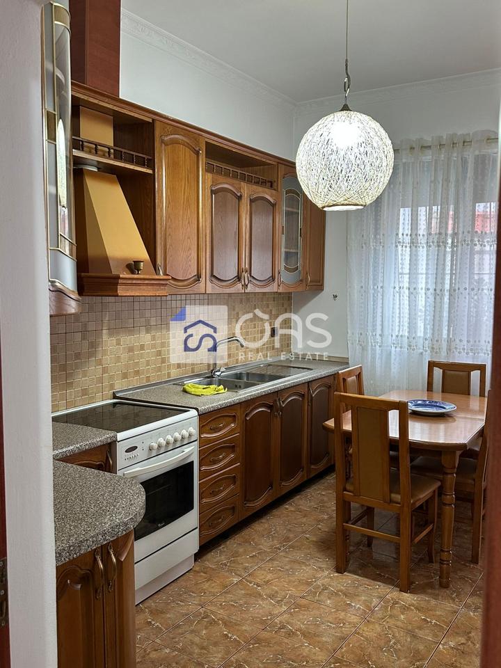 Jepet apartament me qera 1+1 vasil shanto  (cmimi okazion)