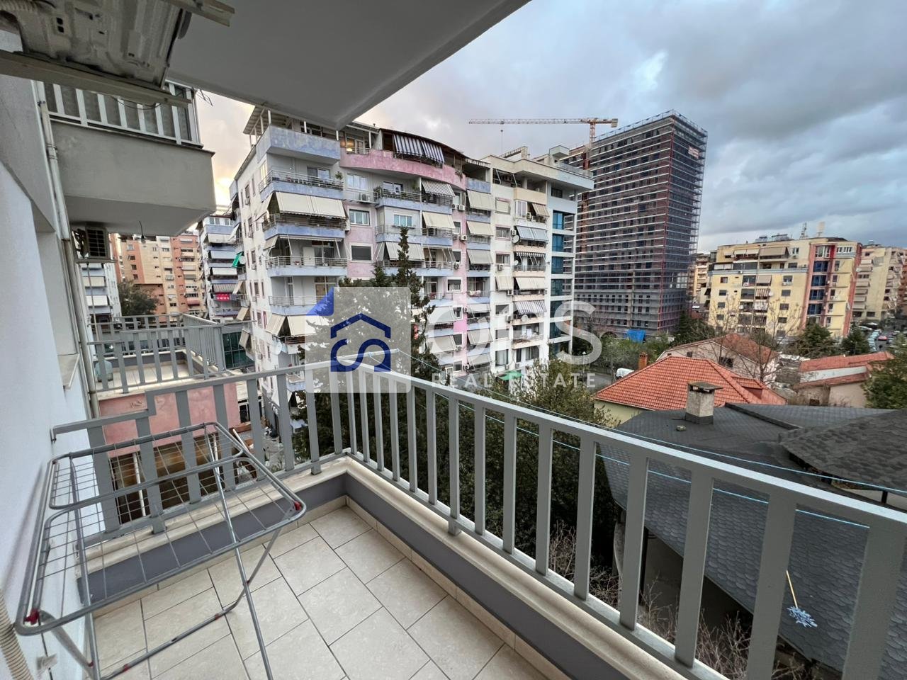 Apartment for rent 2+1 at Komuna e Parisit