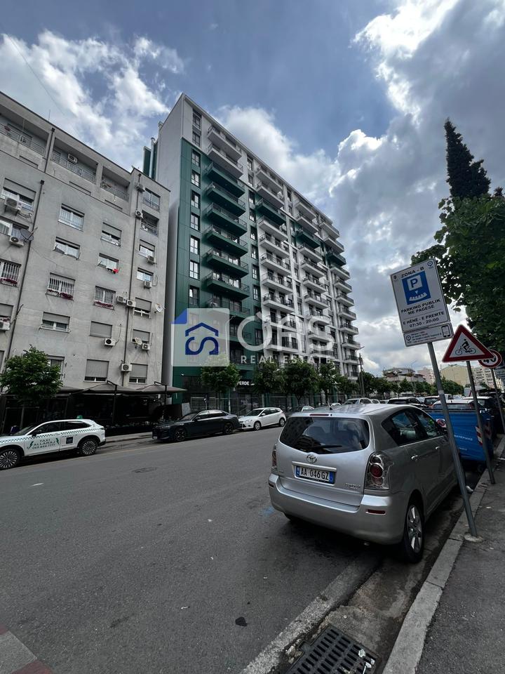 Shitet apartament 1+1 tek Komuna e Parisit (Bega 07)