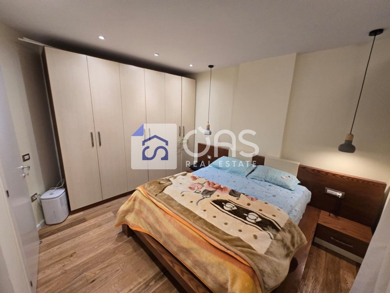 Jepet me qera apartament 3+1 tek Pazari i Ri