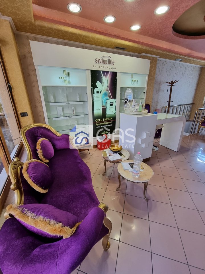 Shitet ambienti per cdo lloj biznesi  rruga e durrsit   (OKAZION)