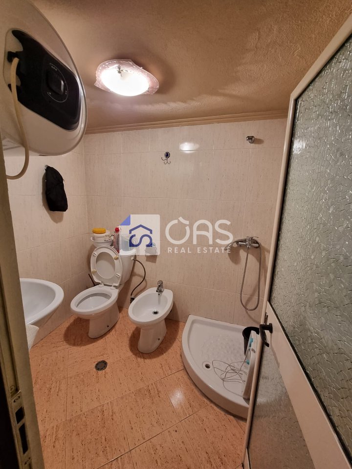 Shitet ambienti per cdo lloj biznesi  rruga e durrsit   (OKAZION)