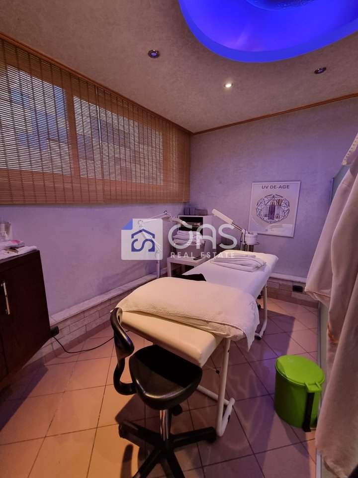 Shitet ambienti per cdo lloj biznesi  rruga e durrsit   (OKAZION)