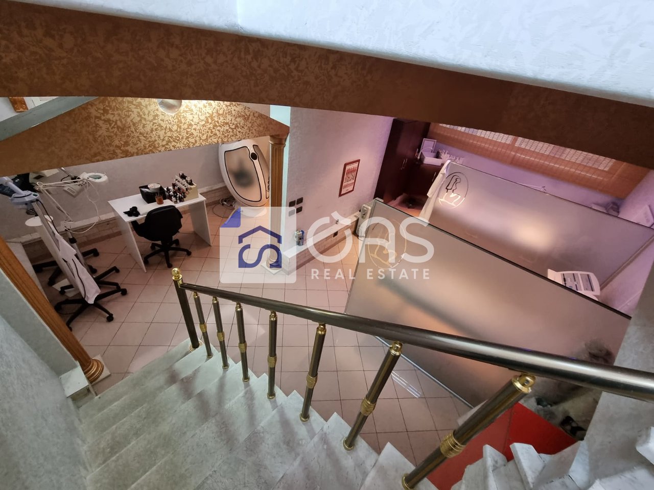 Shitet ambienti per cdo lloj biznesi  rruga e durrsit   (OKAZION)