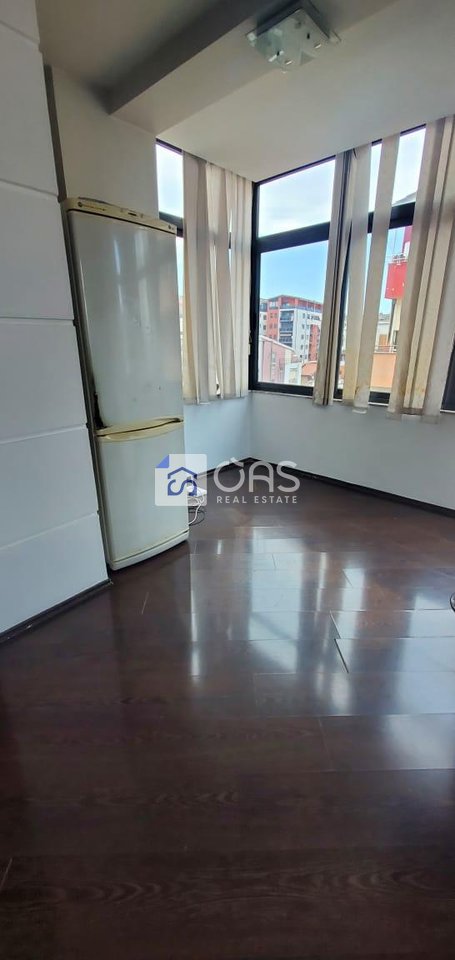 Jepet apartament me qera 2+1 Komuna Parisit