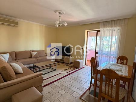 Jepet me qera apartament  3+1 ne Xhamllik