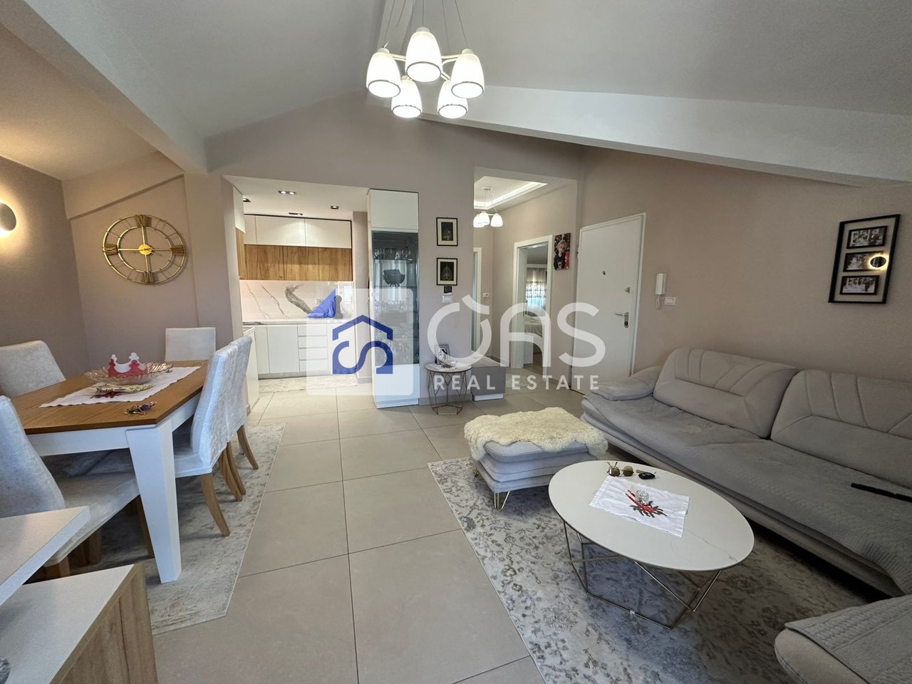 Jepet me qera Penthouse 2+1 ne Xhamllik