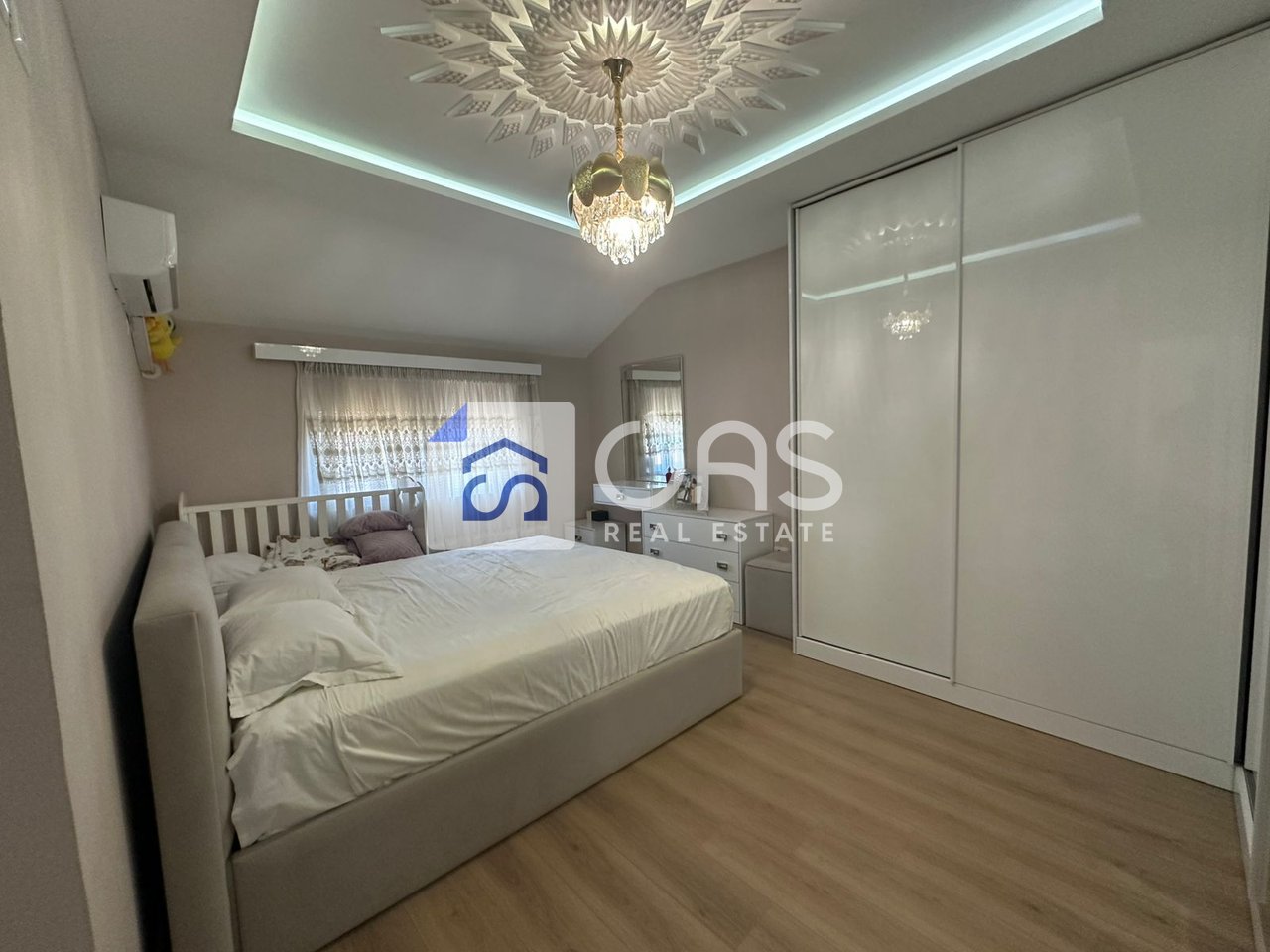 Jepet me qera Penthouse 2+1 ne Xhamllik