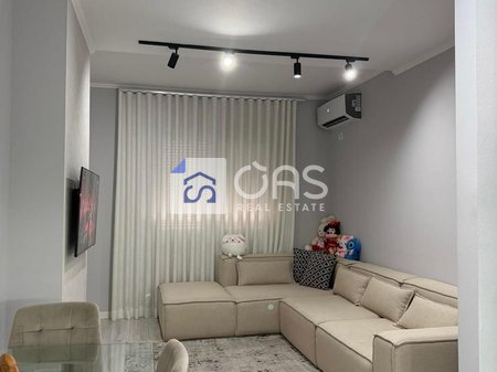 Jepet apartament me qera 1+1 te Liqeni i Thate
