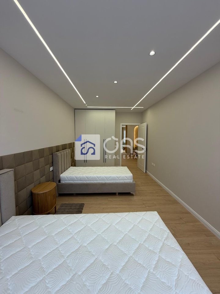 Shitet apartament 2+1 Yzberisht
