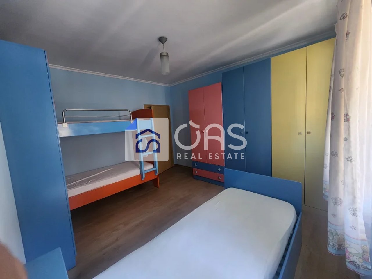 Appartamento 2+1 in affitto vicino a Komuna e Parisit