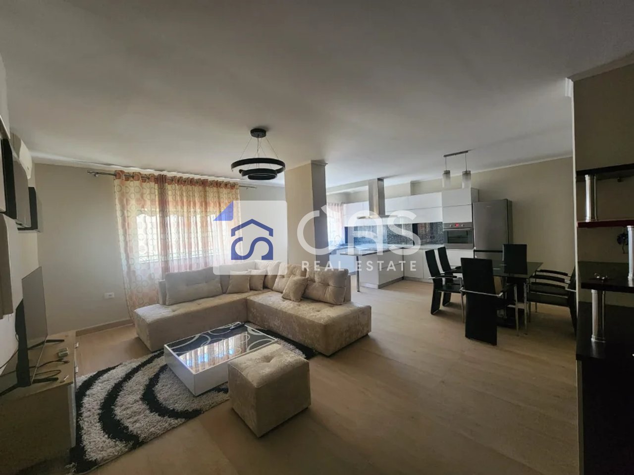 Appartamento 2+1 in affitto vicino a Komuna e Parisit