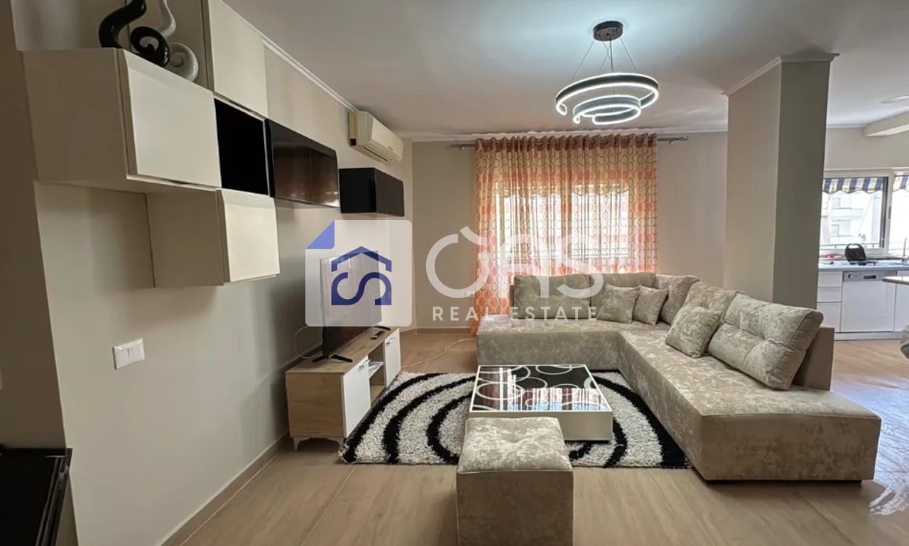Appartamento 2+1 in affitto vicino a Komuna e Parisit
